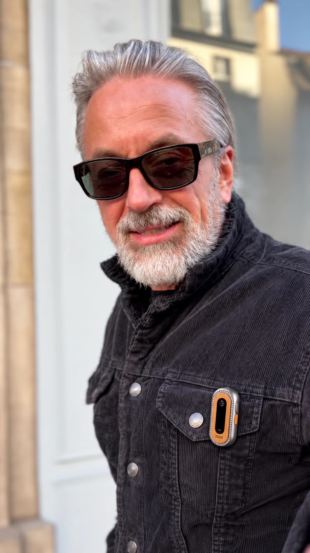 Oak1 Atelier worn vertically as a clip-on on the chest pocket of a charcoal corduroy jacket
